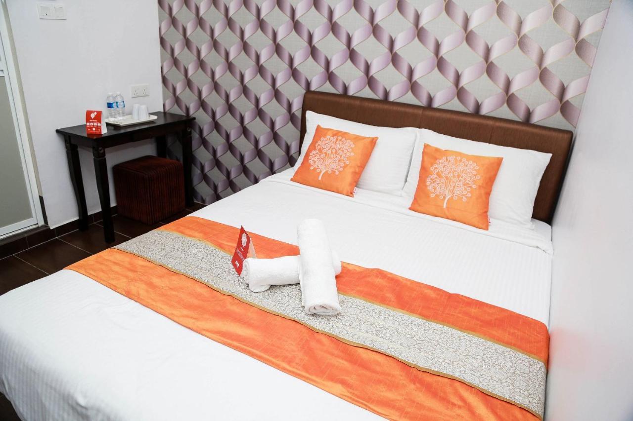 Oyo 250 Palazzo Hotel Kulai Джохор-Бару Экстерьер фото